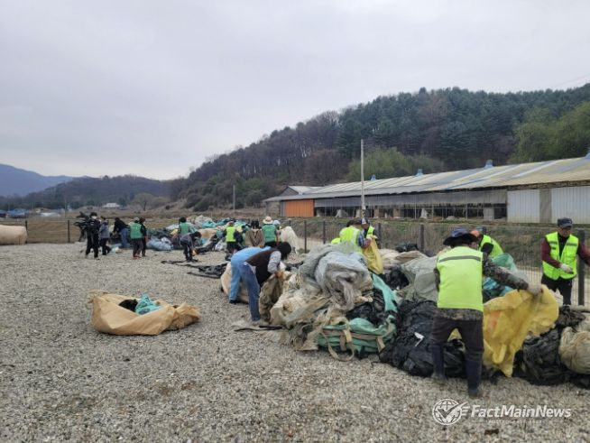 연천군 연천읍, 영농 폐비닐 분리 선별 작업 실시