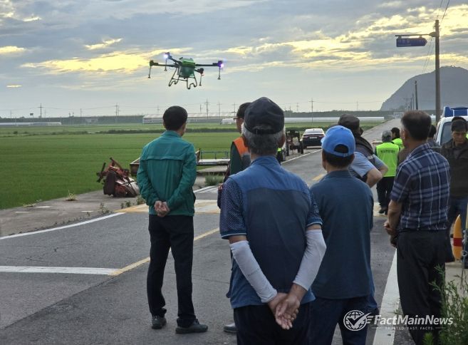 영덕군 드론 방제 모습.