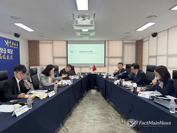 이진희 관세청 통관국장(왼쪽 가운데)이 3일 제주세관에서 중국 해관총서와 '한-중 지식재산권 보호 협력을 위한 국장급 회담'을 주재하고 있다.